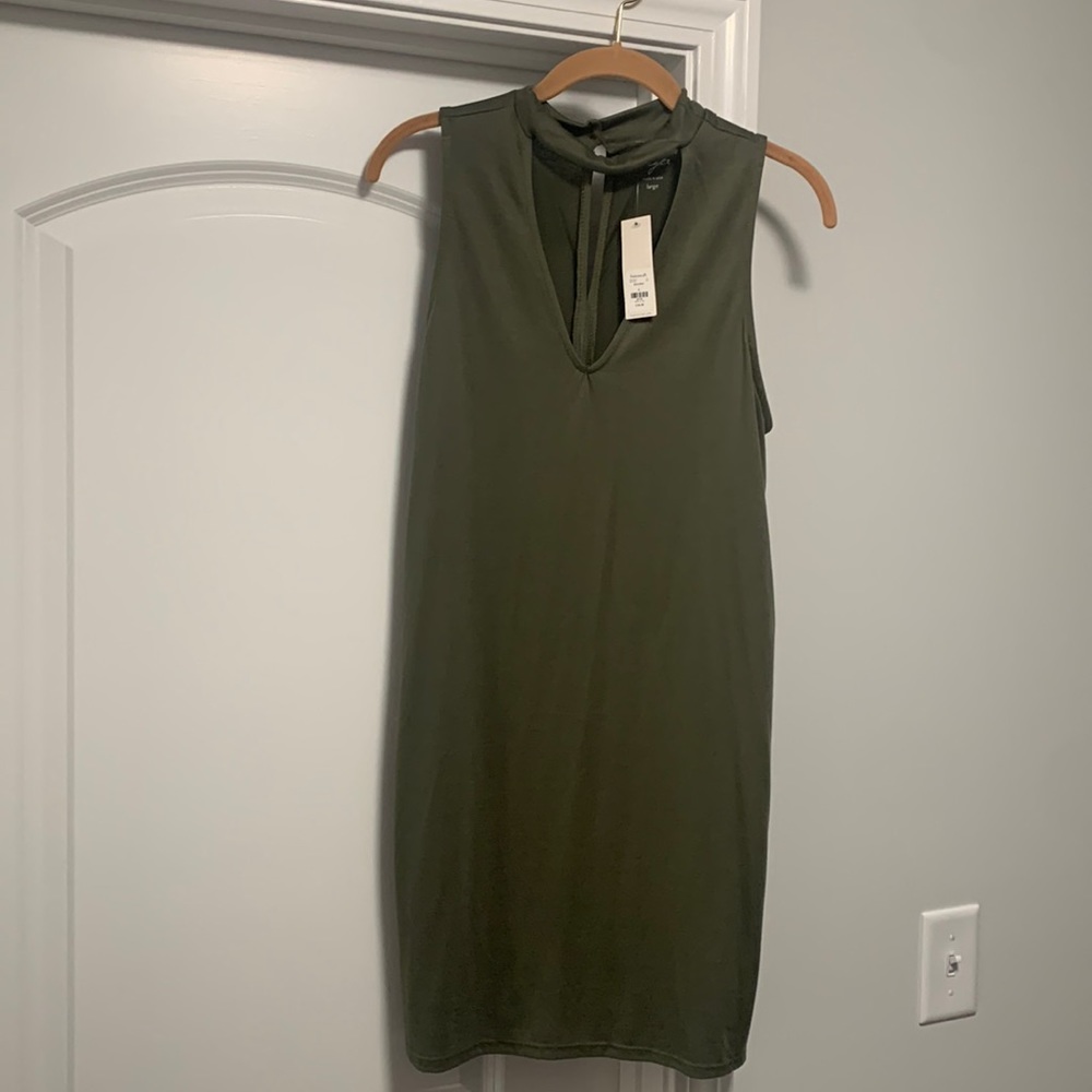 NWT. Francesca’s dark olive key hole dress